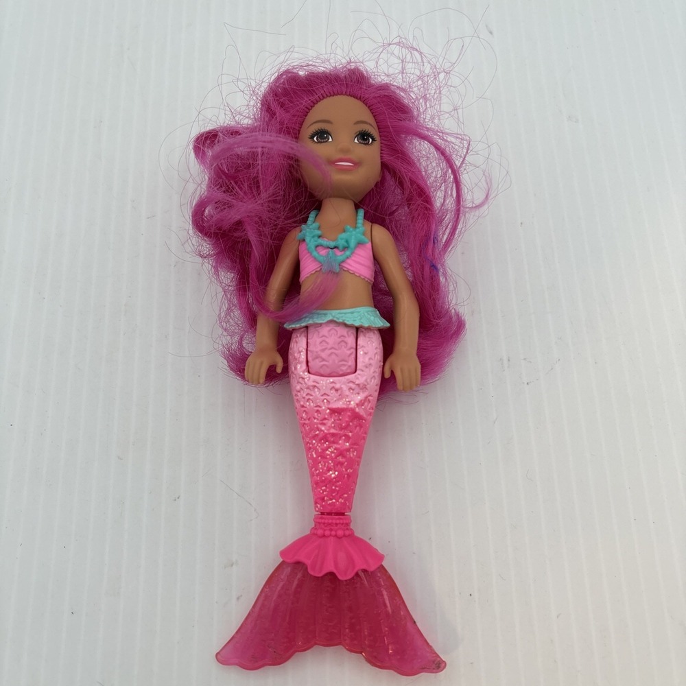 Mattel - Barbie Dreamtopia: Chelsea Mermaid Doll with Pink Hair and Tail C275